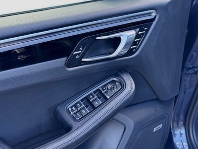 2022 Porsche Macan - Photo 23