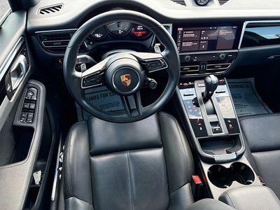 2022 Porsche Macan - Photo 17