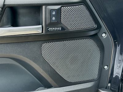 2023 Land Rover Defender - Photo 23