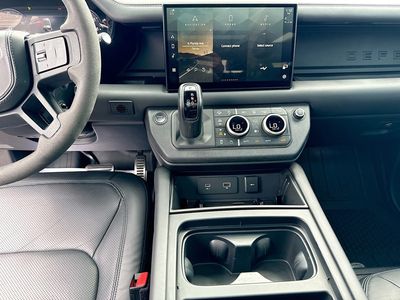 2023 Land Rover Defender - Photo 19