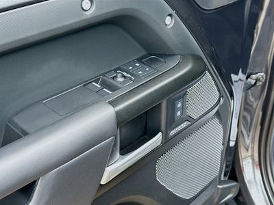 2023 Land Rover Defender - Photo 22