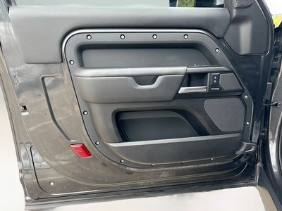 2023 Land Rover Defender - Photo 21