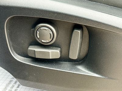 2023 Land Rover Defender - Photo 24