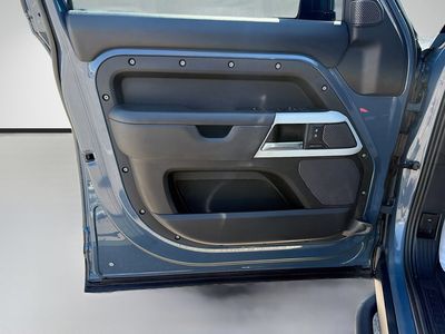 2023 Land Rover Defender - Photo 20