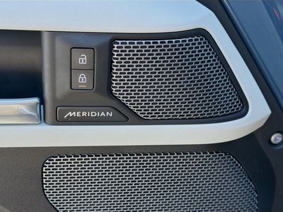 2023 Land Rover Defender - Photo 22