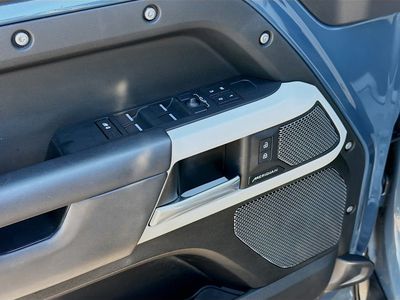 2023 Land Rover Defender - Photo 21