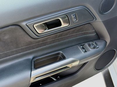 2017 Ford Mustang - Photo 20