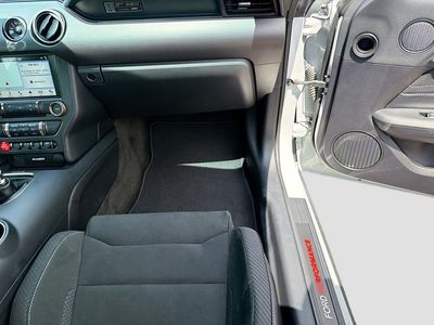2017 Ford Mustang - Photo 16