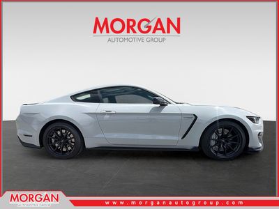 2017 Ford Mustang - Photo 2
