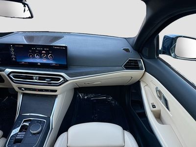 2023 BMW 3 Series - Photo 17