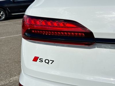 2026 Audi SQ7 - Photo 10