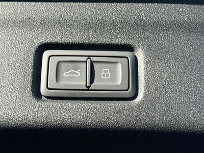 2025 Audi Q6 e-tron - Photo 12