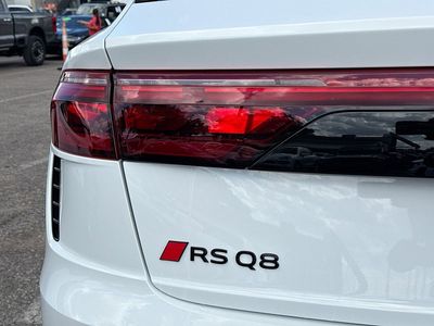 2026 Audi RS Q8 - Photo 10