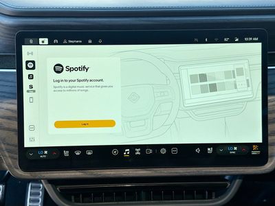 2023 Rivian R1S - Photo 33