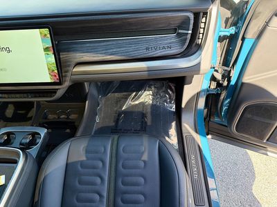 2023 Rivian R1S - Photo 19