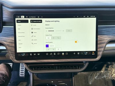 2023 Rivian R1S - Photo 32