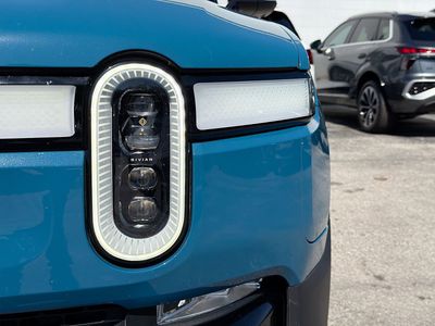 2023 Rivian R1S - Photo 9