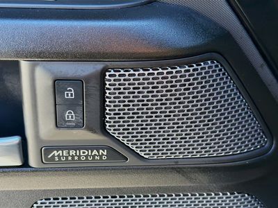 2023 Land Rover Defender - Photo 21