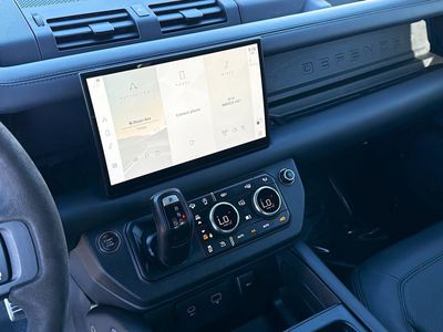 2023 Land Rover Defender - Photo 25