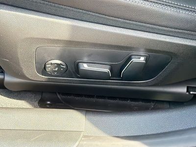 2025 BMW 3 Series - Photo 25