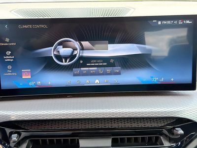 2025 BMW 3 Series - Photo 34