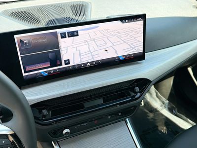 2025 BMW 3 Series - Photo 28