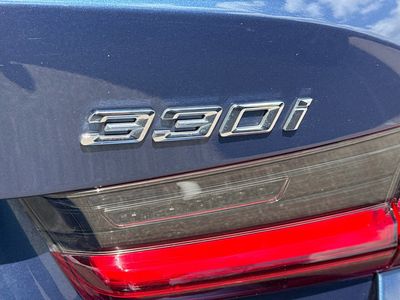 2023 BMW 3 Series - Photo 11