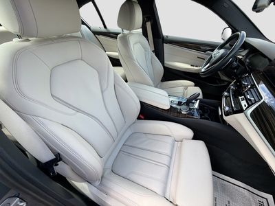 2021 BMW 5 Series - Photo 15