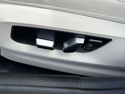2021 BMW 5 Series - Photo 25