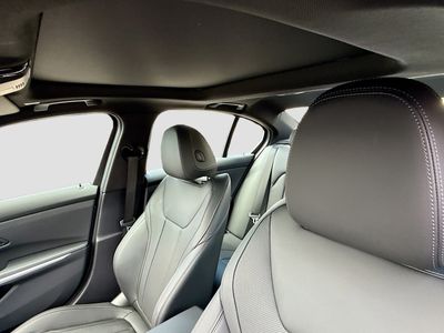 2025 BMW 3 Series - Photo 27