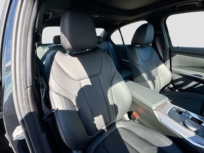 2026 BMW 3 Series - Photo 15