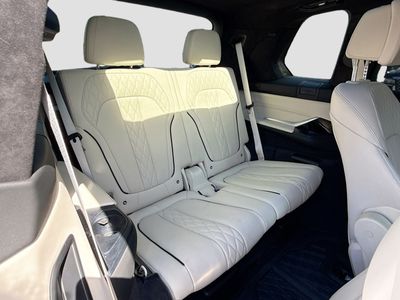 2025 BMW X7 - Photo 22