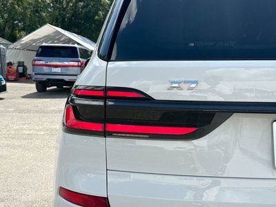 2025 BMW X7 - Photo 10