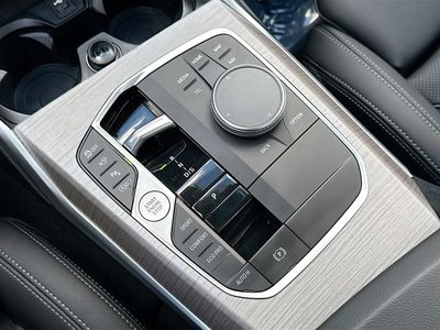 2025 BMW 3 Series - Photo 29