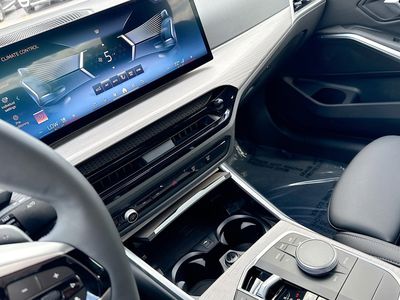 2025 BMW 3 Series - Photo 28