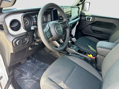 2025 Jeep Wrangler - Photo 24