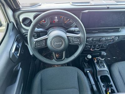 2025 Jeep Wrangler - Photo 15
