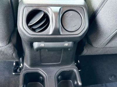 2025 Jeep Wrangler - Photo 18