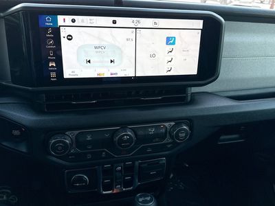 2025 Jeep Wrangler - Photo 31