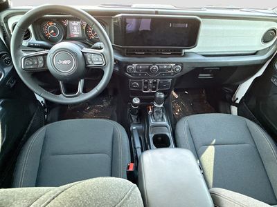 2025 Jeep Wrangler - Photo 14