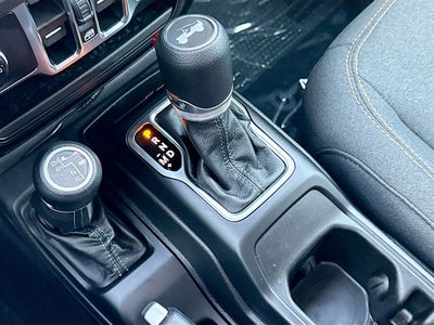 2025 Jeep Wrangler - Photo 26