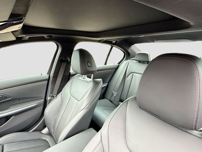 2025 BMW 3 Series - Photo 27