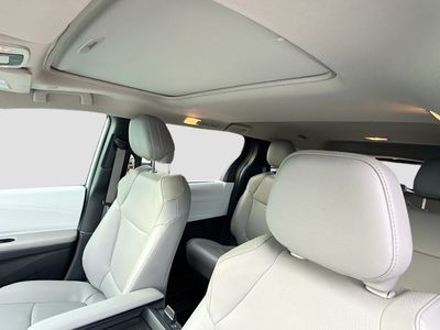 2025 Toyota Sienna - Photo 26