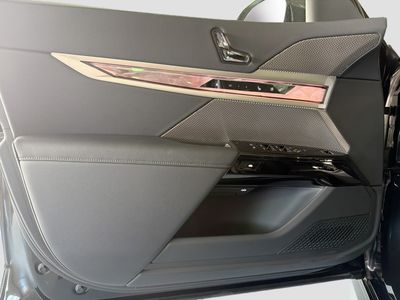 2026 BMW 7 Series - Photo 20