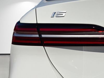 2026 BMW i5 - Photo 10