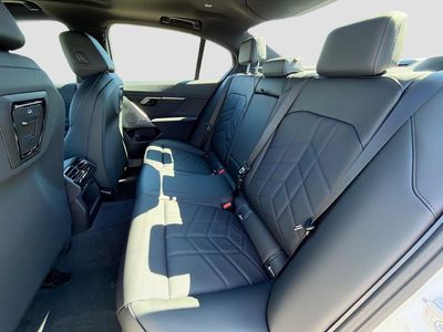 2026 BMW i5 - Photo 21
