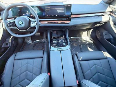 2026 BMW i5 - Photo 16