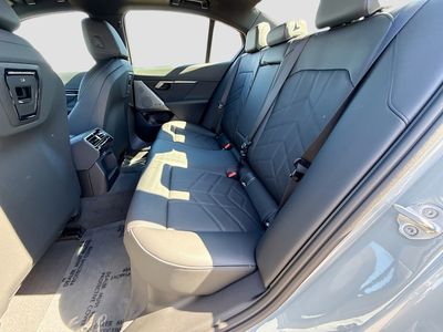 2026 BMW i5 - Photo 21