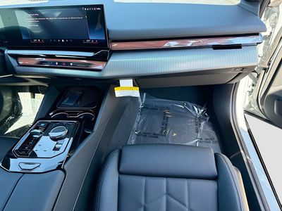 2026 BMW i5 - Photo 18
