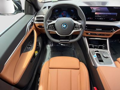 2026 BMW i4 - Photo 16